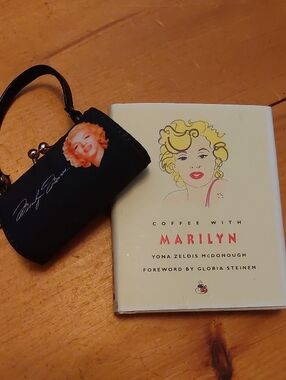 💜5/$25💜 Marilyn Monroe Coin Purse And Mini HC Book